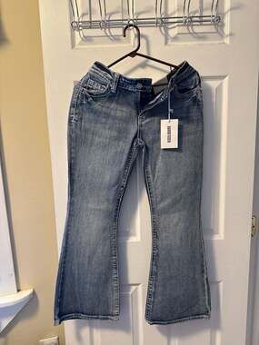 Disclosure Denim Mid Rise Bootcut Flare Jeans in Light Wash